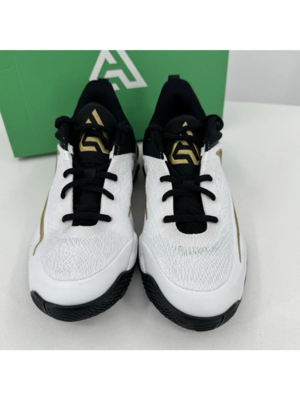 Nike Youth Boys Giannis Immortality 4 Grade School Basketball Shoes size 5 Youth